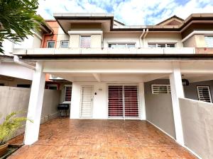 Ban công/sân hiên tại BNB Cozy Homestay - Emerald West Rawang