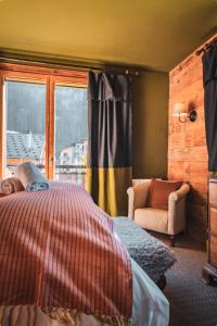 The Fat Fox Lodge, Morzine客房内的一张或多张床位