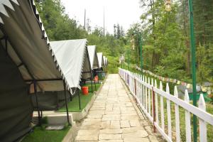 Zahrada ubytování Himtrek Riverside Camps, Kasol
