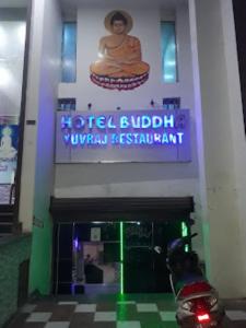 una señal para un hotel buddha festival virtual en Hotel Buddha,Gaya en Bodh Gaya