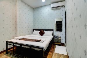 Ένα ή περισσότερα κρεβάτια σε δωμάτιο στο Hotel Shabana - Colaba Causeway