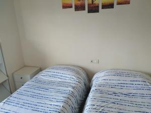a mattress sitting in a corner of a room at Frontal Las Terrazas 1 en Marina d`Or in Oropesa del Mar