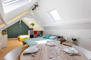 a room with a dining table and a bed at Au Bord du Canal 4E *Paris*Disney*Wifi* in Chelles +4 photos
