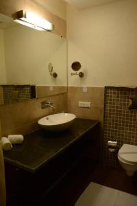 Ett badrum på Green Hotel & Restaurant