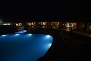 SKD RESORT AND CLUB内部或周边的泳池