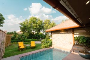 Surpura Bagh - A Luxury Boutique Resort内部或周边的泳池