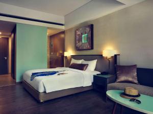 Postel nebo postele na pokoji v ubytování Mercure Bali Legian