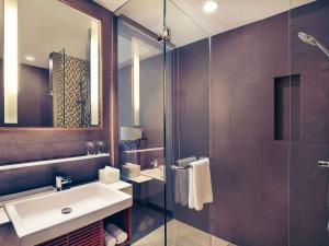 Koupelna v ubytování Mercure Bali Legian