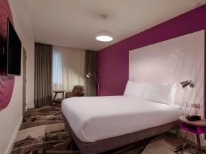 TV a/nebo společenská místnost v ubytování ibis Styles Glasgow Central
