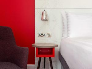Postel nebo postele na pokoji v ubytování ibis Styles Glasgow Central