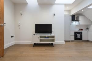 Kuchyň nebo kuchyňský kout v ubytování Ealing Residency