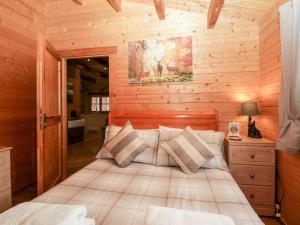 Ένα ή περισσότερα κρεβάτια σε δωμάτιο στο Ballinorig Lodge +39 φωτογραφίες