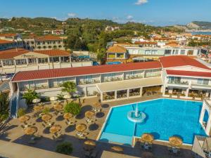 Hồ bơi trong/gần Hotel Papillon