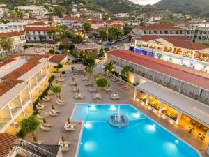Hồ bơi trong/gần Hotel Papillon