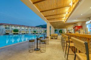 Hồ bơi trong/gần Hotel Papillon