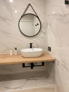 a bathroom with a sink and a mirror at Auditorio/Bernabéu Apartment1 in Madrid
