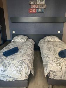two beds sitting next to each other in a room at caveau du rond point in Buxy