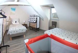 a small room with two beds and a table at Le Relais de la Poste in Gourdon-en-quercy