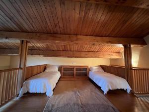 Un pat sau paturi într-o cameră la Rustico Carmoronda