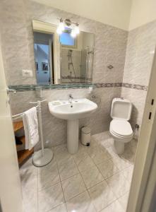 A bathroom at B&B Evelyne
