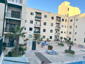 a view of the courtyard of a building at Cosy 4 Bedroom Apt with use of Pool in St Paul's Bay