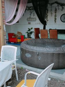 a group of chairs and a table and a large tub at The White Dove Bed and Breakfast with Glamping Newark showground in Newark upon Trent