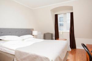 Postel nebo postele na pokoji v ubytování Hotel Bishops Arms Malmö