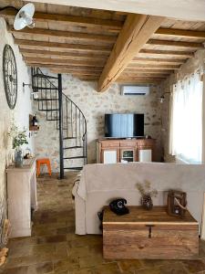 a living room with a couch and a table at LA PETITE MAISON DE MAUSSANE *** in Maussane-les-Alpilles