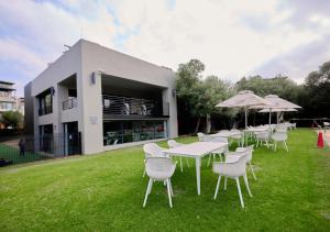 Κήπος έξω από το A Charm in Dainfern near Montecasino Sandton