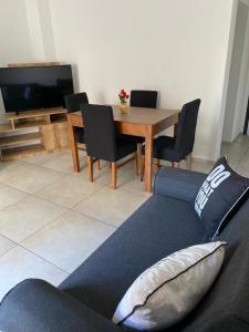 a living room with a couch and a table with chairs at Loano I - Confort Moderno en Primer Piso con acceso por escalera! in Belén de Escobar +14 photos