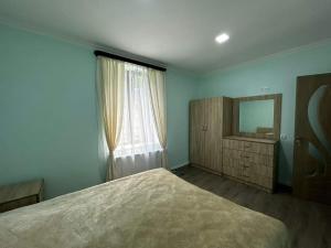 Säng eller sängar i ett rum på DiliOne Guest House