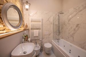A bathroom at San Michele al Castello