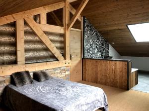 Zdjęcie z galerii obiektu appartement cosy style montagne avec jardin w mieście La Maure