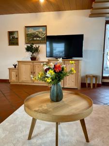 Telewizja i/lub zestaw kina domowego w obiekcie Appartementhaus FICHTERN