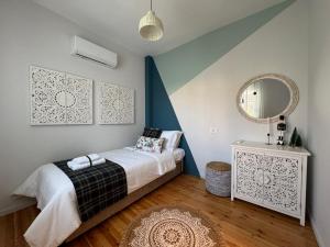 Ένα ή περισσότερα κρεβάτια σε δωμάτιο στο Modern flat with garden 5min walk from city center