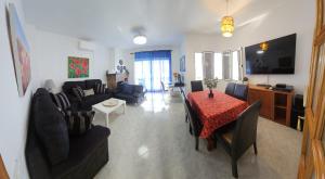 TV a/nebo společenská místnost v ubytování Casita Beach Front