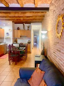 a living room with a blue couch and a kitchen at Flat Plaza de España BCN in Barcelona