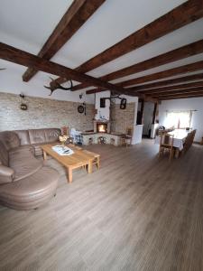 a living room with a couch and a table at Casa Cristalul Muntilor in Poiana Mărului