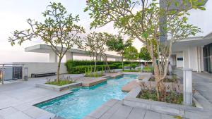 Bazén v ubytování Tebrau Southkey Midvalley nebo v jeho okolí