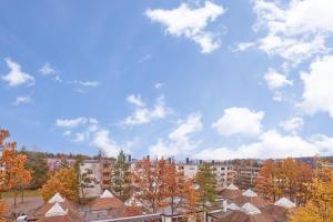 Blick auf eine Stadt mit Bäumen und Gebäuden in der Unterkunft NEW-Michele die Studentenecke in Kaiserslautern