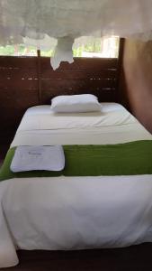 Ένα ή περισσότερα κρεβάτια σε δωμάτιο στο Shayari Lodge