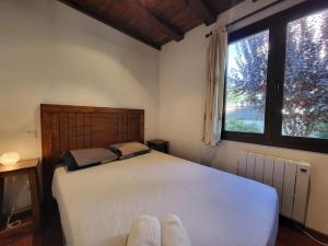 A bed or beds in a room at Casa con Vistas hacia la Montaña en Angoustrine