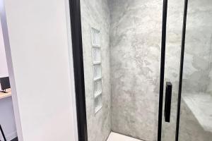 Koupelna v ubytování Élégant*Epoxy*Design&Décor