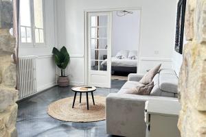 Postel nebo postele na pokoji v ubytování Élégant*Epoxy*Design&Décor