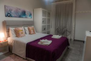 A bed or beds in a room at Studio Santa Monica