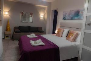 A bed or beds in a room at Studio Santa Monica