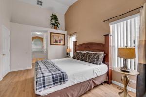 a bedroom with a bed and a large window at OT16029BH - 6 bedrooms - 12 guests in Orlando +24 photos