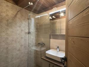Phòng tắm tại Tiny house ZAZA +20 ảnh