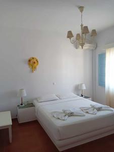 Letto o letti in una camera di Anemousa Hotel
