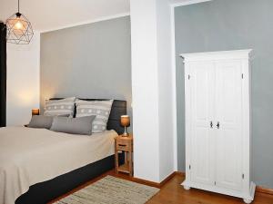 a bedroom with a bed and a white closet at Apartment, Wittenburg in Wittenburg